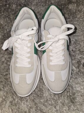Madden Girl White and Green Low-Top Sneakers
